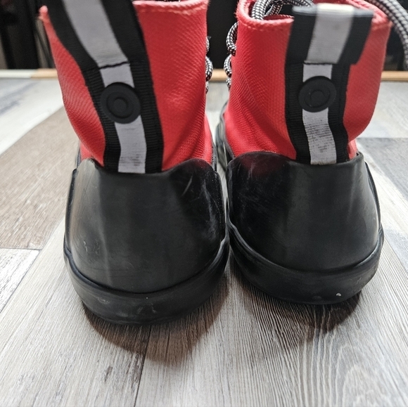 Hunter for Target Water Resistant Unisex Kids Sneakers Shoes Red + Black Size 3 - Picture 8 of 11